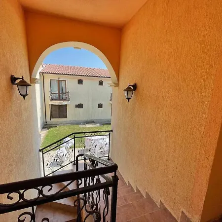Villa Romana Elenite Apartments Свети-Влас