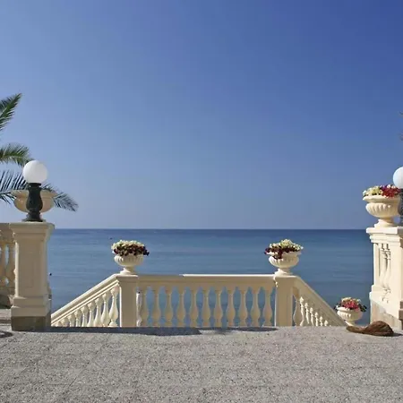 Villa Romana Elenite Apartments *